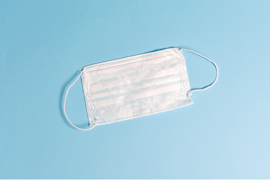 A white surgical mask